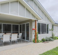 Armidale Cottage - Pubs and Clubs