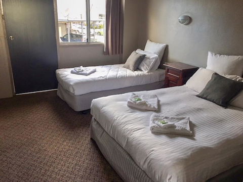 Commercial Hotel Motel Lithgow - Go Out 12