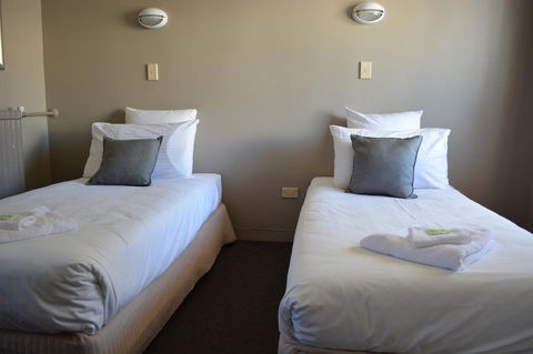 Commercial Hotel Motel Lithgow - Go Out 30