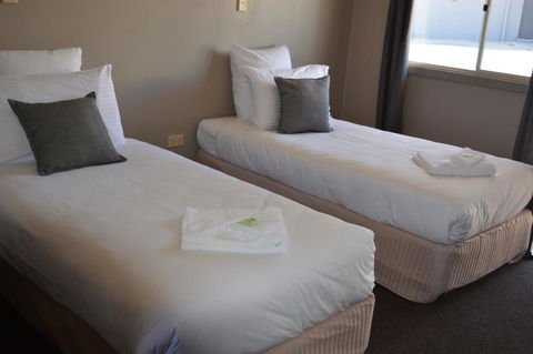 Commercial Hotel Motel Lithgow - Go Out 6