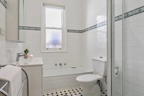Oversized 2 Bedroom Manly Beach House - Go Out 8