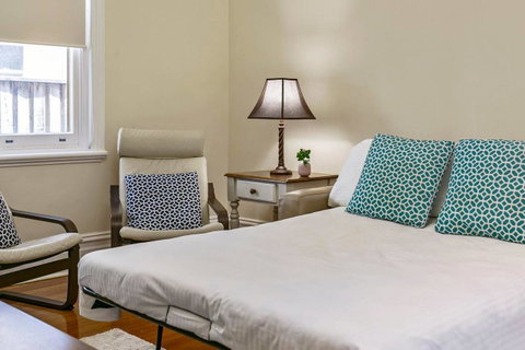 Oversized 2 Bedroom Manly Beach House - Go Out 7
