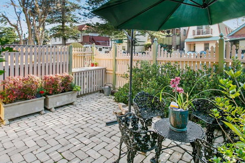 Oversized 2 Bedroom Manly Beach House - Go Out 1