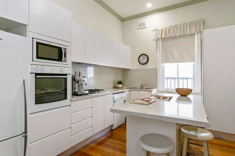 Oversized 2 Bedroom Manly Beach House - Go Out 3