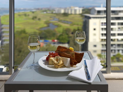 Sage Hotel Wollongong - Pubs and Clubs 8