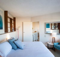 Waterview Beach Apartment - Pubs and Clubs