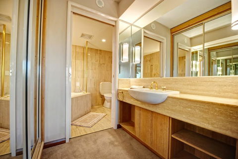 Charlesworth Bay Beach Resort - Go Out 18