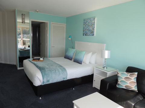 Charlesworth Bay Beach Resort - Go Out 34