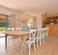 James Estate Guesthouse - Pubs and Clubs