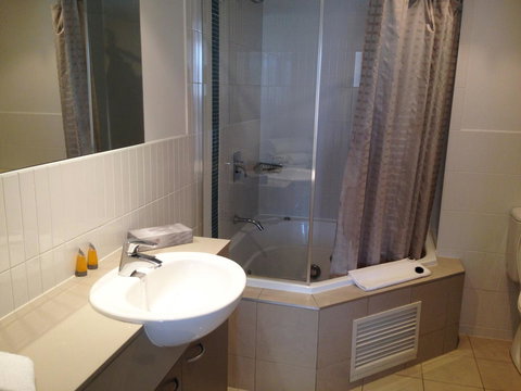 BASE Holidays - Ettalong Beach Premium Apartments - Go Out 39