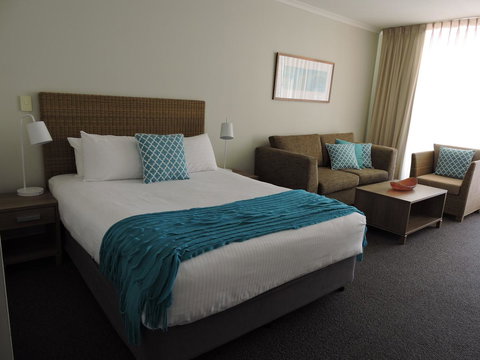 BASE Holidays - Ettalong Beach Premium Apartments - Go Out 11