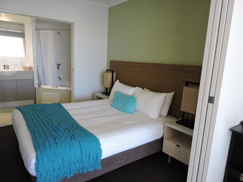 BASE Holidays - Ettalong Beach Premium Apartments - Go Out 4