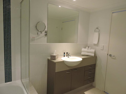 BASE Holidays - Ettalong Beach Premium Apartments - Go Out 6