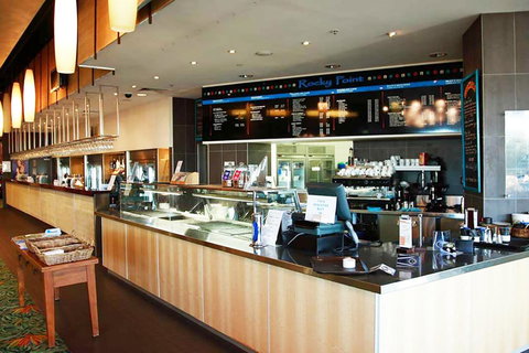 BASE Holidays - Ettalong Beach Premium Apartments - Go Out 2