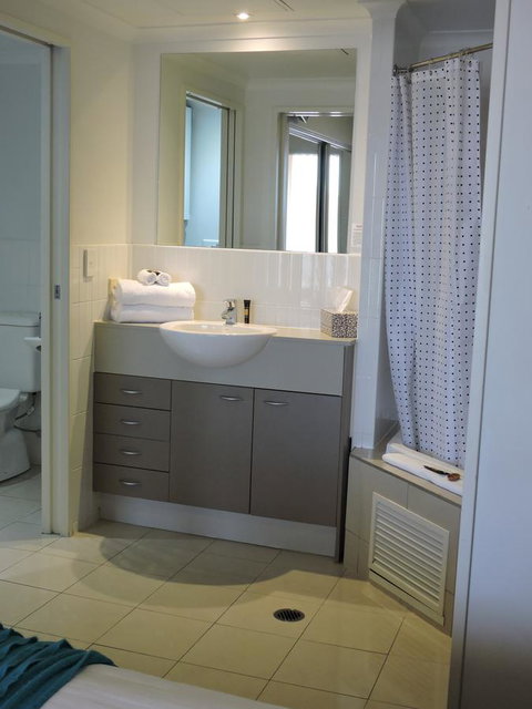 BASE Holidays - Ettalong Beach Premium Apartments - Go Out 8