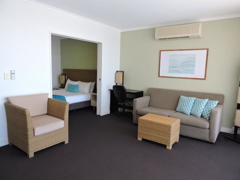 BASE Holidays - Ettalong Beach Premium Apartments - Go Out 9