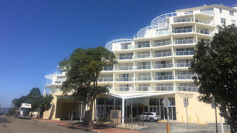 BASE Holidays - Ettalong Beach Premium Apartments - Go Out 0