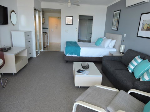 BASE Holidays - Ettalong Beach Premium Apartments - Go Out 18