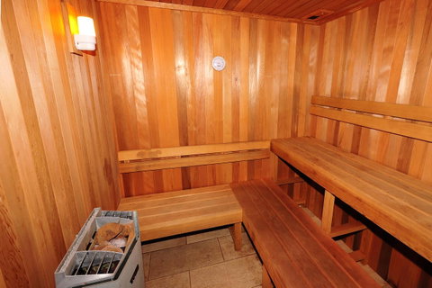 Sandy Cove Apartments - Pubs and Clubs 21