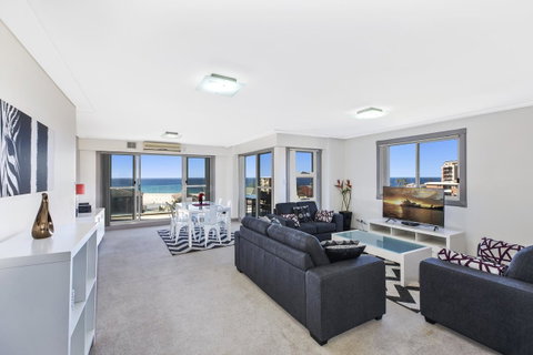 Sandy Cove Apartments - Pubs and Clubs 5
