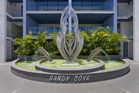 Sandy Cove Apartments - Pubs and Clubs 16