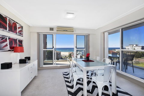 Sandy Cove Apartments - Pubs and Clubs 6