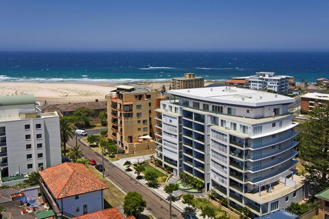 Sandy Cove Apartments - Pubs and Clubs 17