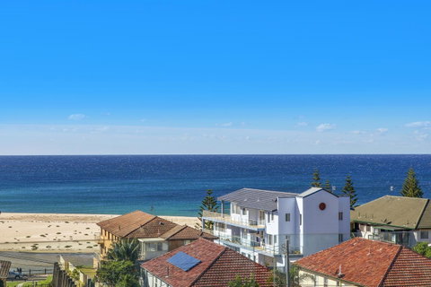 Sandy Cove Apartments - Pubs and Clubs 3
