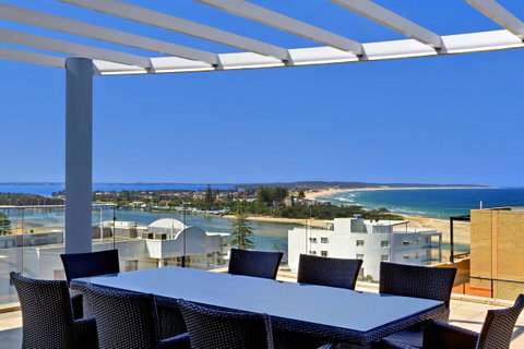 Sandy Cove Apartments - Pubs and Clubs 0