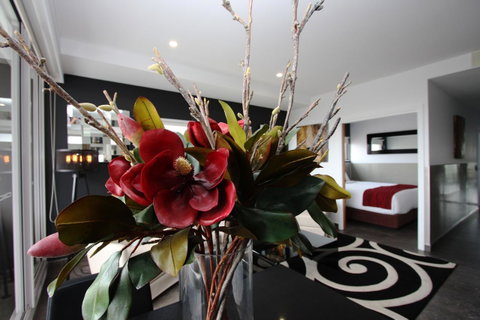 Honeysuckle Executive Apartments - Go Out 31