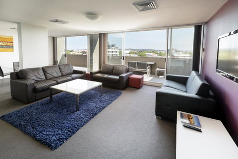 Honeysuckle Executive Apartments - Go Out 40