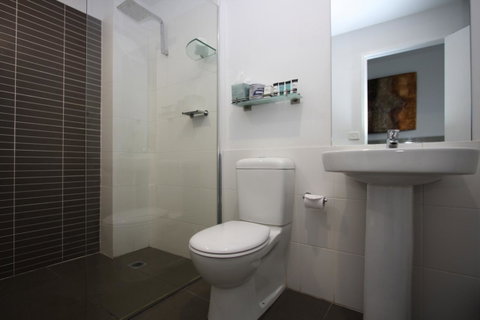 Honeysuckle Executive Apartments - Go Out 22