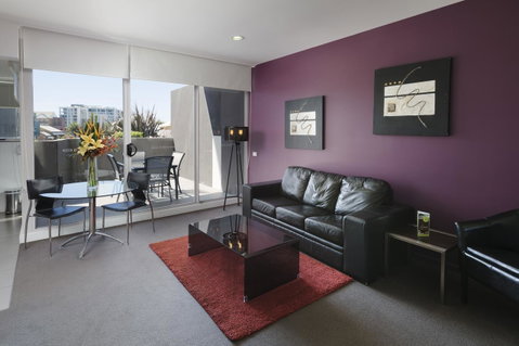 Honeysuckle Executive Apartments - Go Out 28