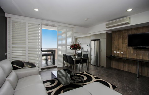 Honeysuckle Executive Apartments - Go Out 11