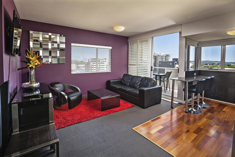 Honeysuckle Executive Apartments - Go Out 14