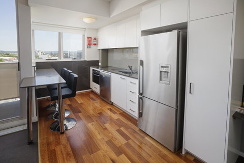 Honeysuckle Executive Apartments - Go Out 4
