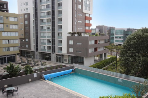 Honeysuckle Executive Apartments - Go Out 16