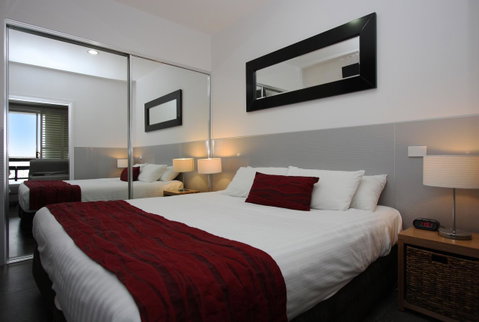 Honeysuckle Executive Apartments - Go Out 1