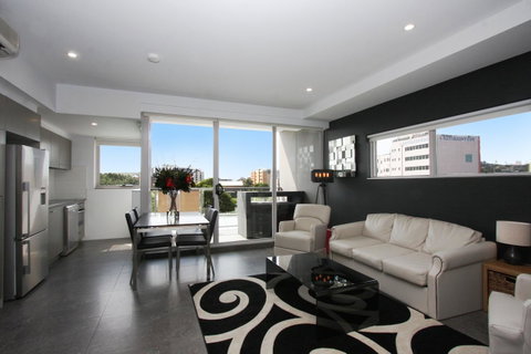 Honeysuckle Executive Apartments - Go Out 33
