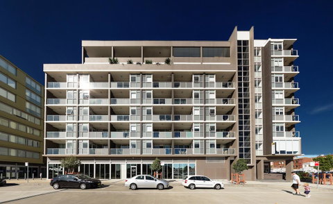 Honeysuckle Executive Apartments - Go Out 38