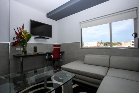 Honeysuckle Executive Apartments - Go Out 17