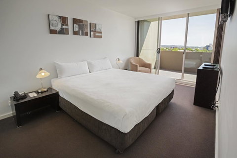 Honeysuckle Executive Apartments - Go Out 36