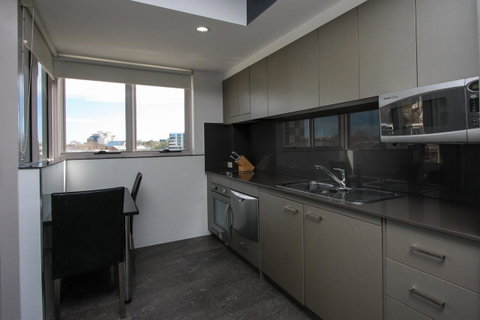 Honeysuckle Executive Apartments - Go Out 21