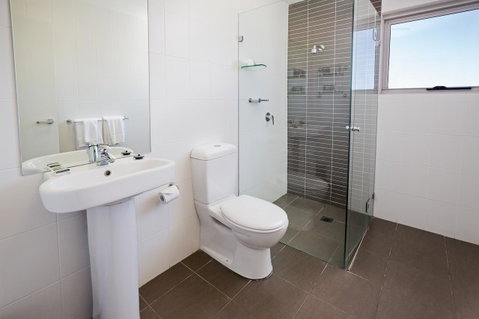 Honeysuckle Executive Apartments - Go Out 26