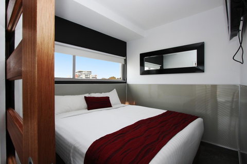Honeysuckle Executive Apartments - Go Out 34