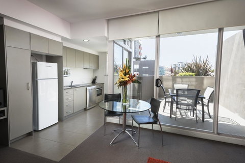 Honeysuckle Executive Apartments - Go Out 6