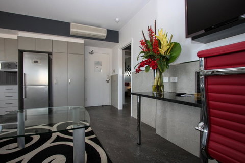Honeysuckle Executive Apartments - Go Out 15
