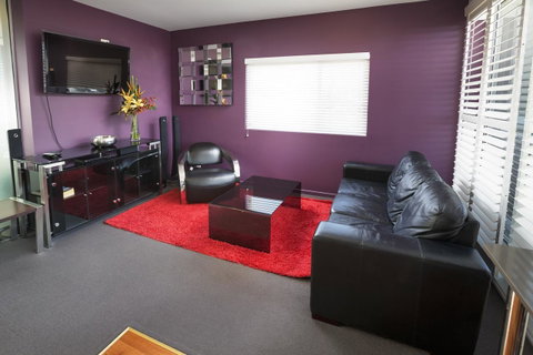 Honeysuckle Executive Apartments - Go Out 13