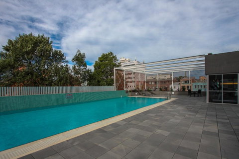 Honeysuckle Executive Apartments - Go Out 32
