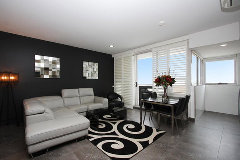Honeysuckle Executive Apartments - Go Out 12